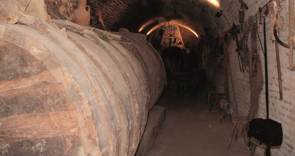 Numerosas bodegas tradicionales de Castilla y León todavía conservan este tipo de tonel