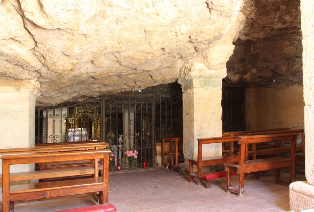 Interior de la ermita, donde descansa la imagen de la virgen. Foto: Ruta Ribera de Duero