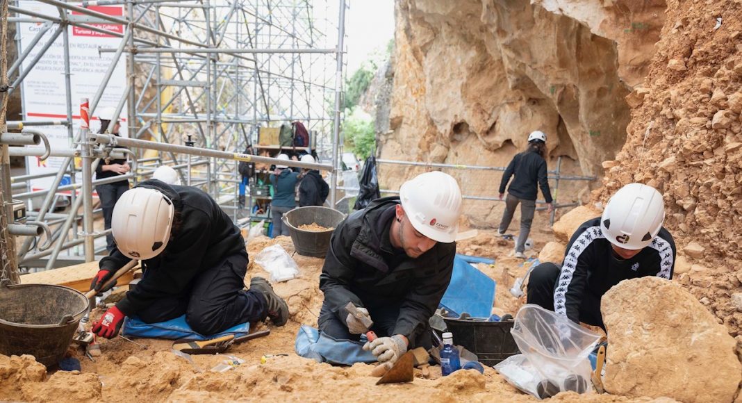 Participantes en las excavaciones en el Proyecto Atapuerca